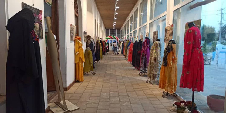 نمایشگاه حجاب بوشهر| از طراحی لباس برای آمریکایی‌ها تا تبدیل حسینیه به تولیدی پوشاک