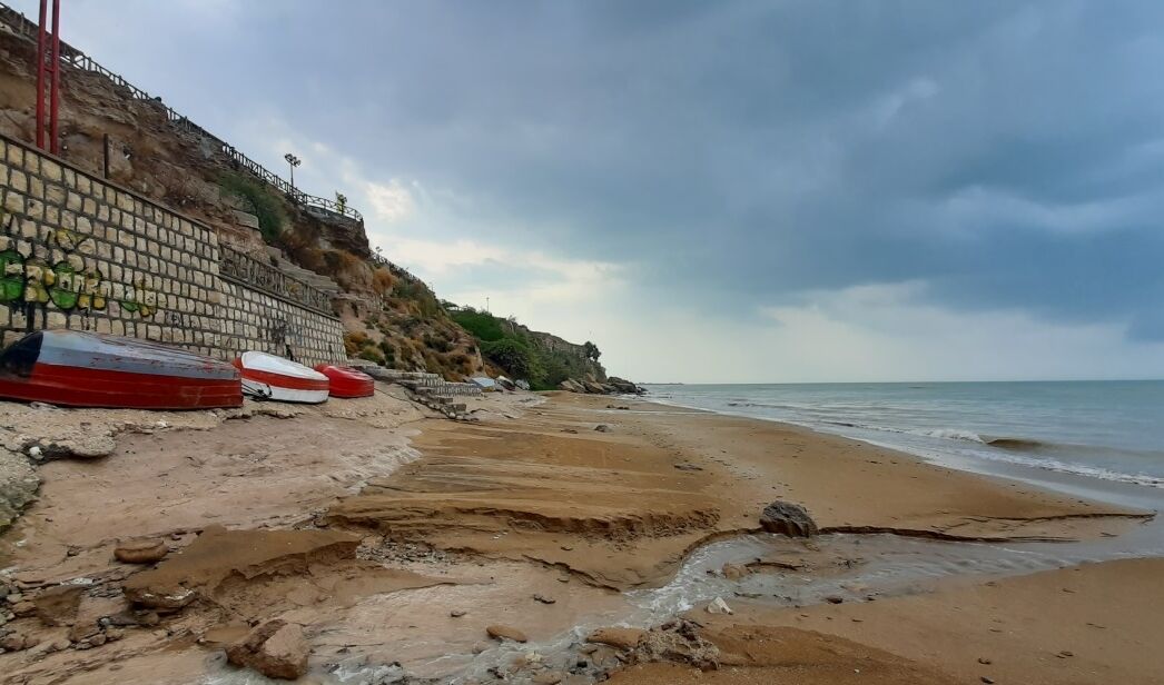 محیط زیست: شناگاه ساحل ریشهر آلوده است/ شهروندان از شنا در این محل بپرهیزند