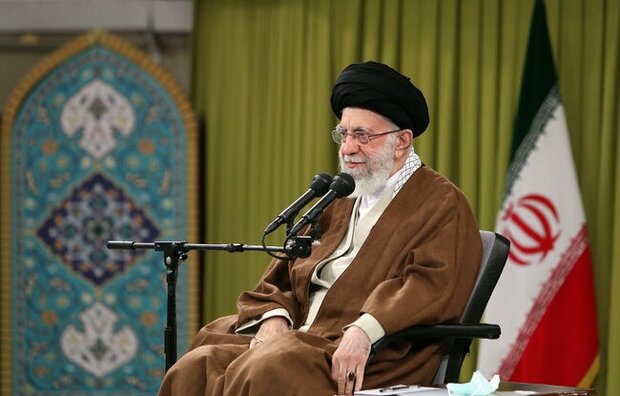 امام خامنه‌ای: حضور بسیج در دفاع مقدس کارآمد و درخشان بود/ مذاکره با آمریکا مشکلی را حل نمی‌کند