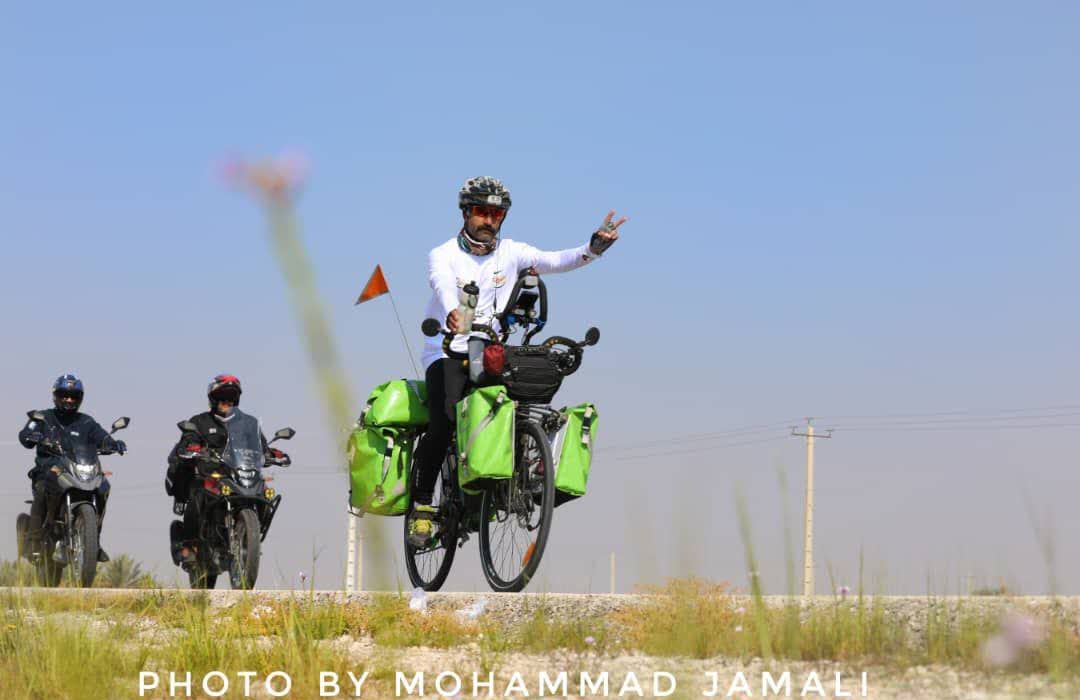 دوچرخه‌سوار بوشهری مسیر بندر دیلم به عسلویه را بدون توقف رکاب زد