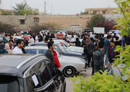 نمایش خودروهای تاریخی و سافاری به مناسبت هفته بوشهر، جمعه شب در بوشهر برگزار شد+تصاویر